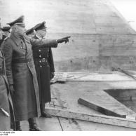 Frankreich, Rommel auf Dach eines U-Boot-Bunkers